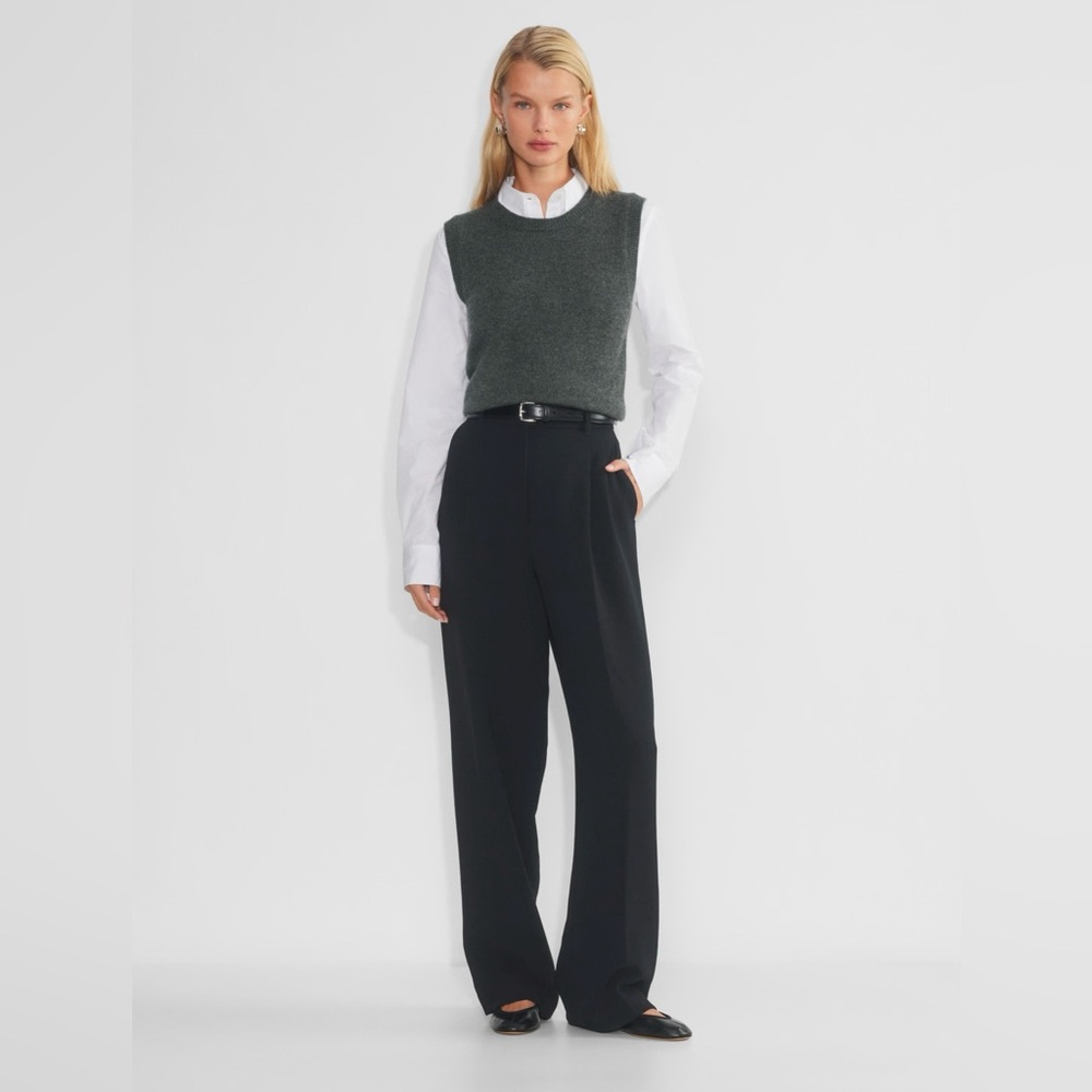 Aritzia Black Effortless Pants - Size 12 Short